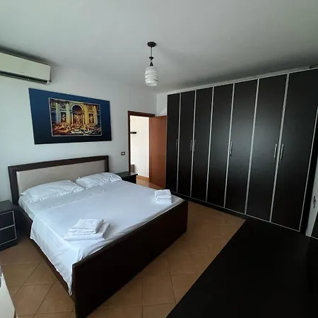 Central Apartment Lägenhet